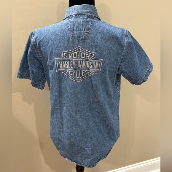 Harley-Davidson Tops - Women’s HARLEY DAVIDSON Vintage denim short sleeve button up top. Size small
